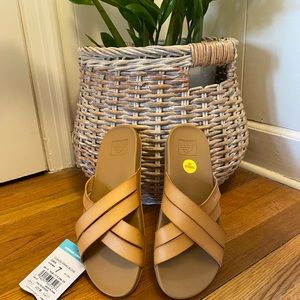 REEF Cushion Spring Bloom cushion comfort leather sandals in Natural NWT Size 7